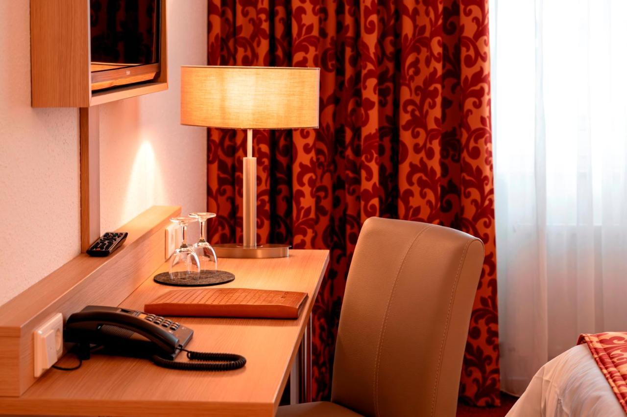 Hotel Astra Дюселдорф Екстериор снимка
