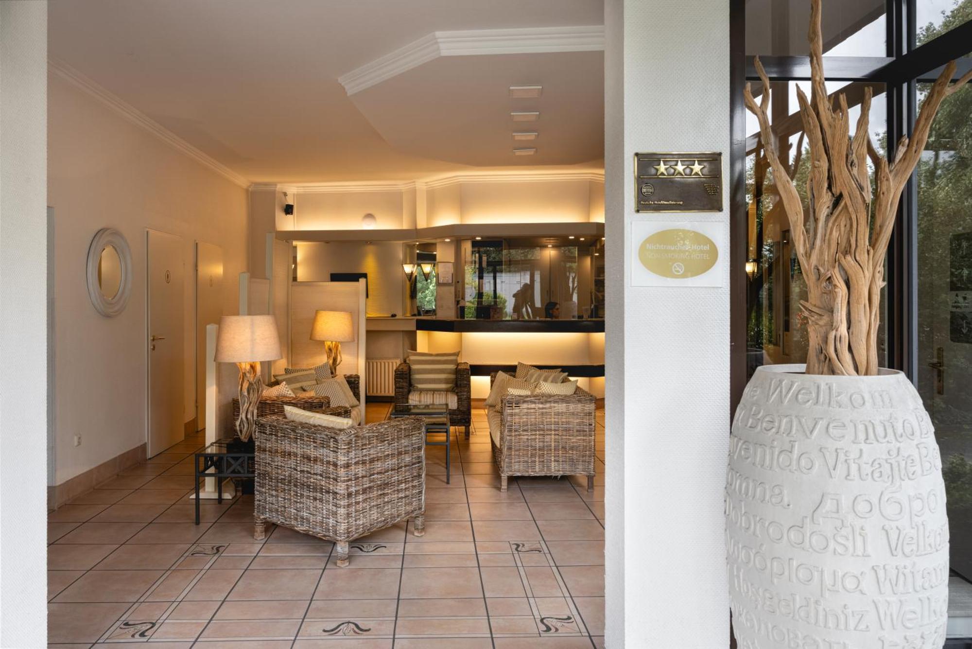Hotel Astra Дюселдорф Екстериор снимка