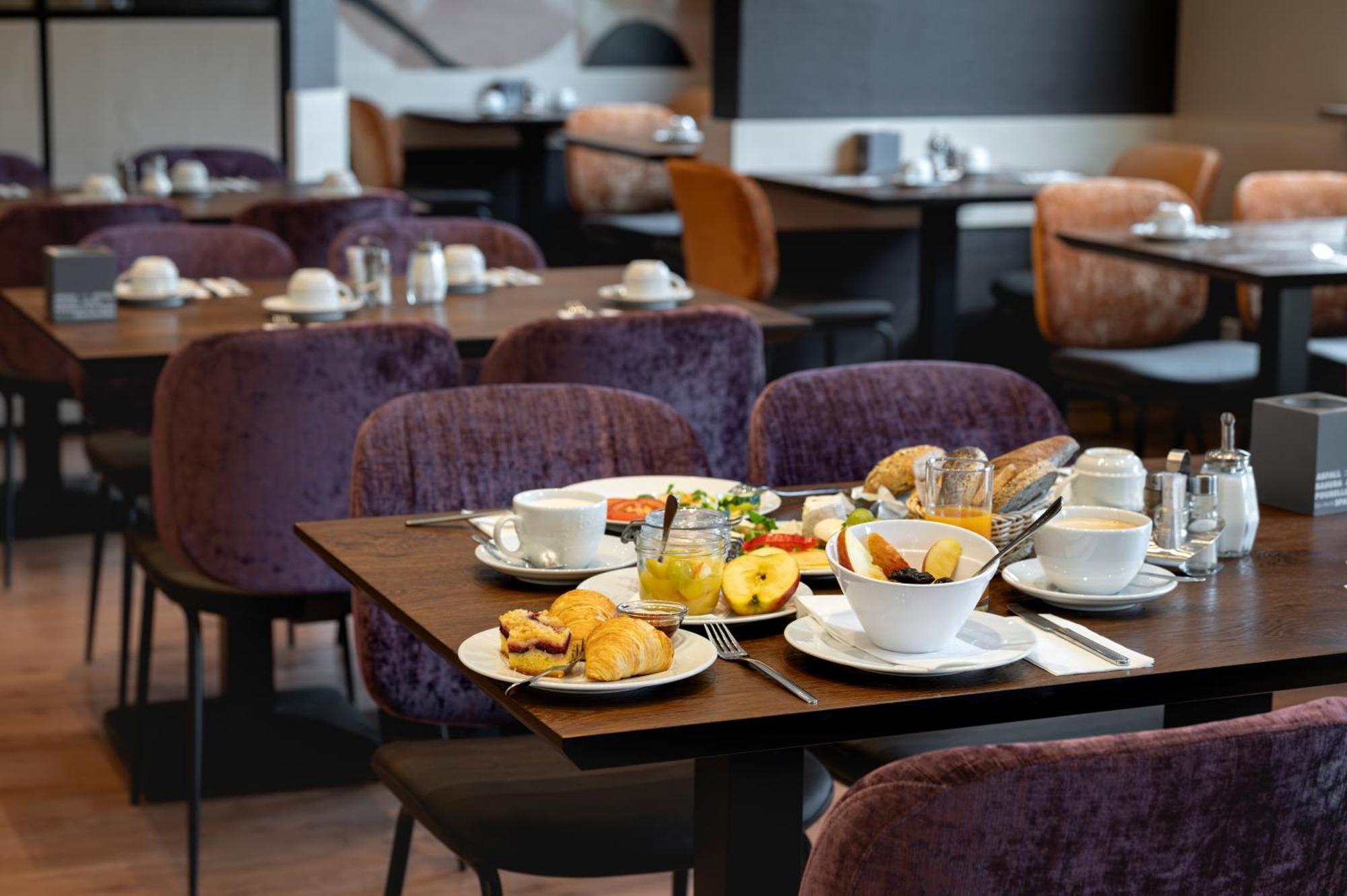 Hotel Astra Дюселдорф Екстериор снимка