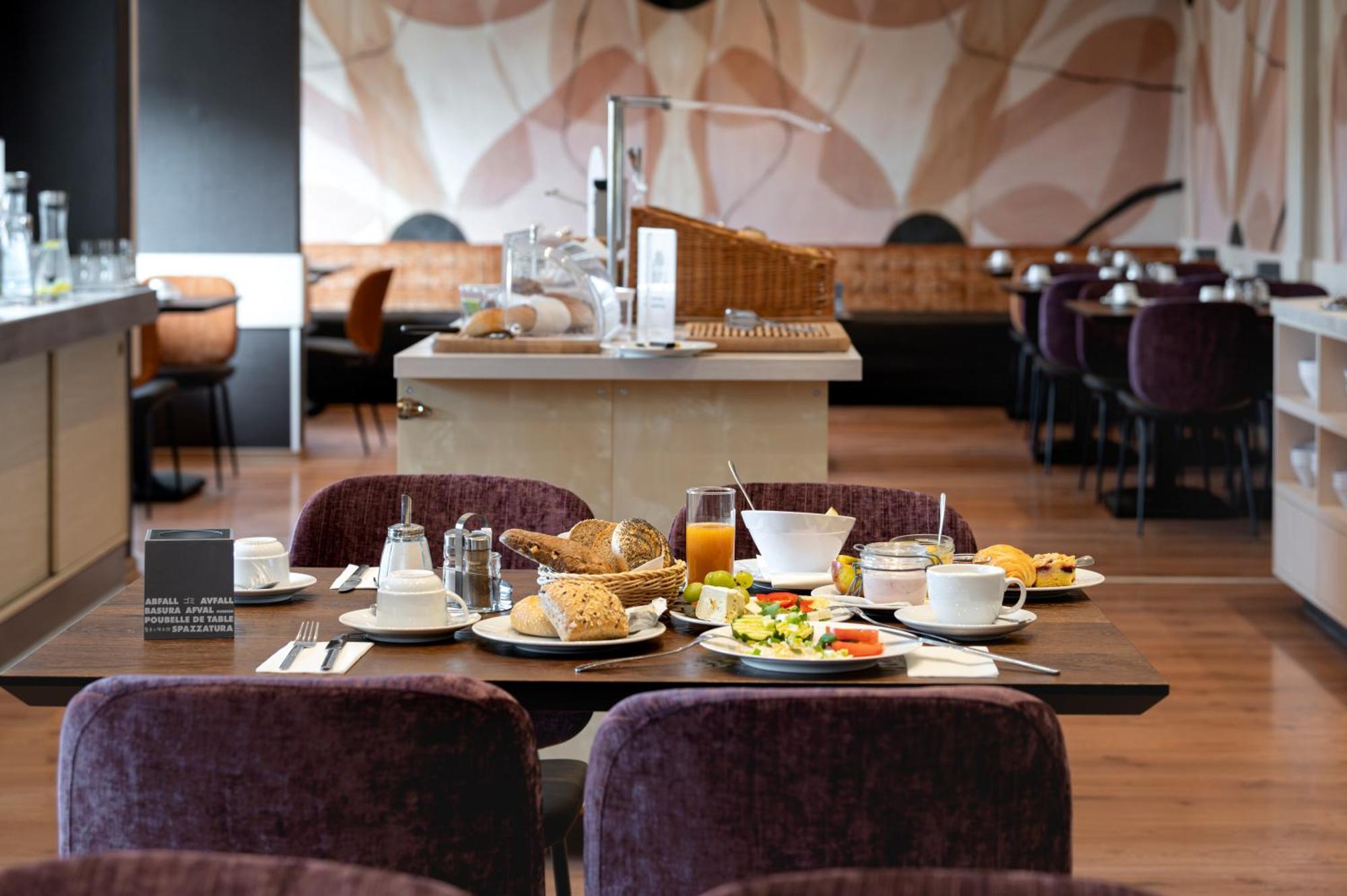Hotel Astra Дюселдорф Екстериор снимка