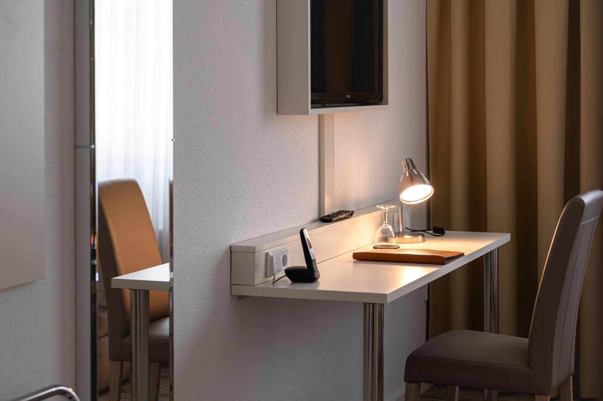 Hotel Astra Дюселдорф Екстериор снимка