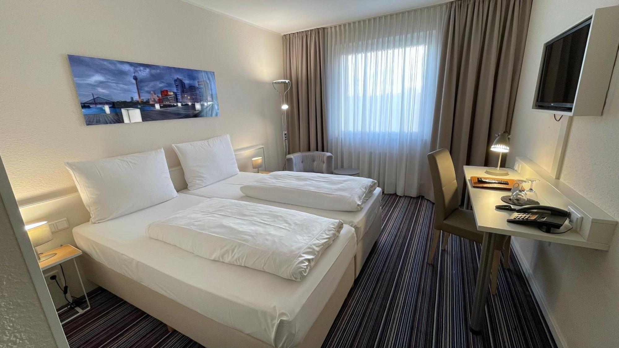 Hotel Astra Дюселдорф Екстериор снимка