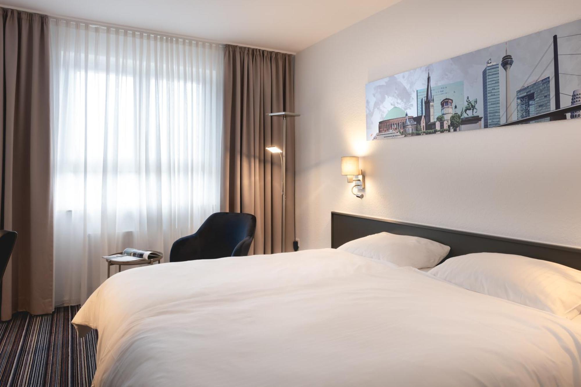 Hotel Astra Дюселдорф Екстериор снимка