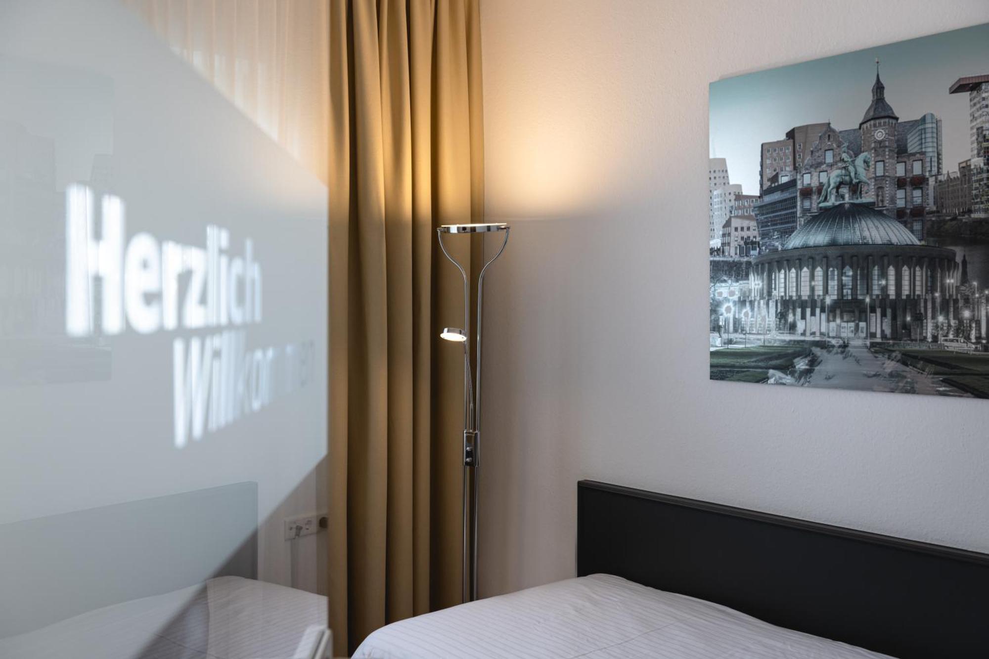 Hotel Astra Дюселдорф Екстериор снимка