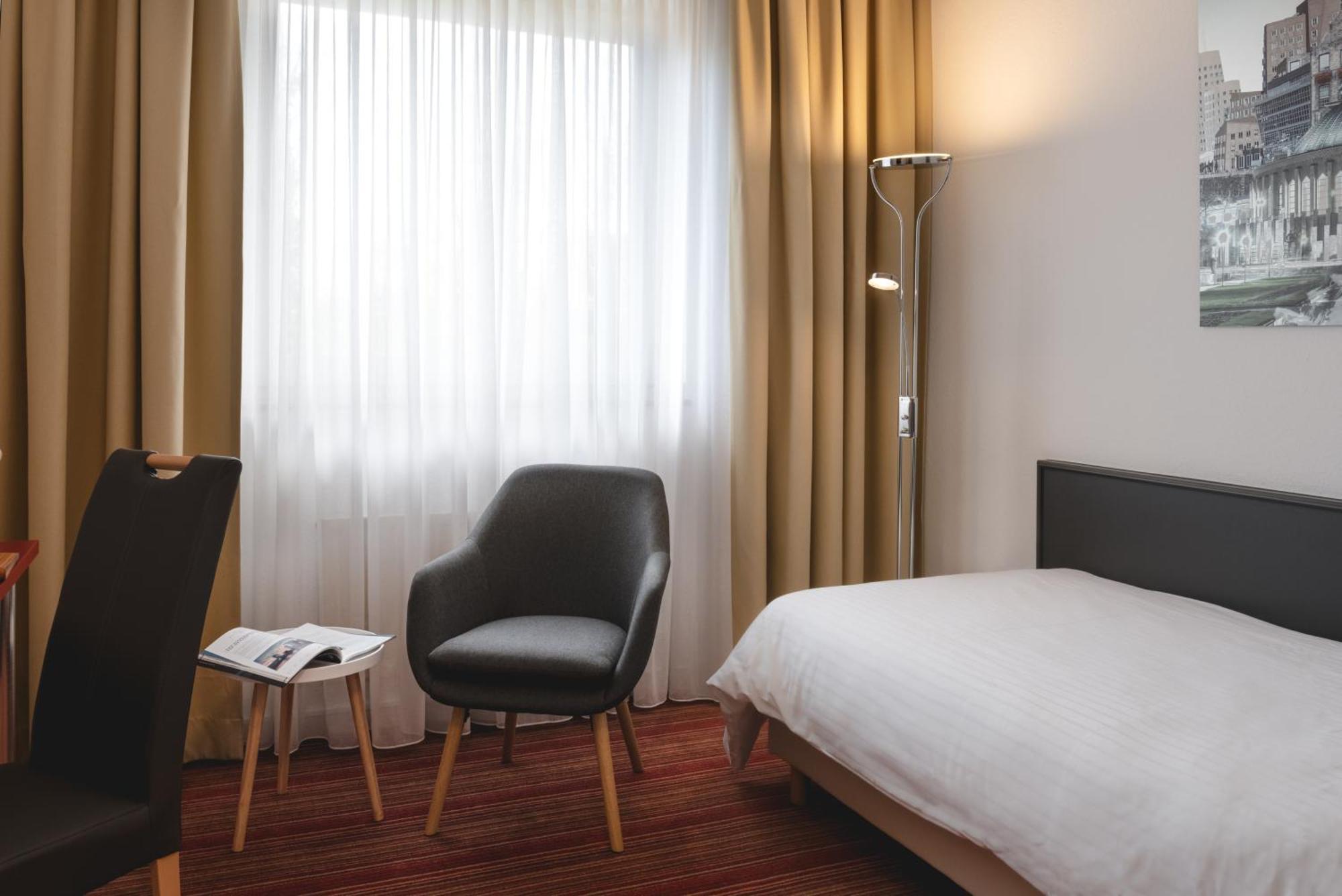 Hotel Astra Дюселдорф Екстериор снимка