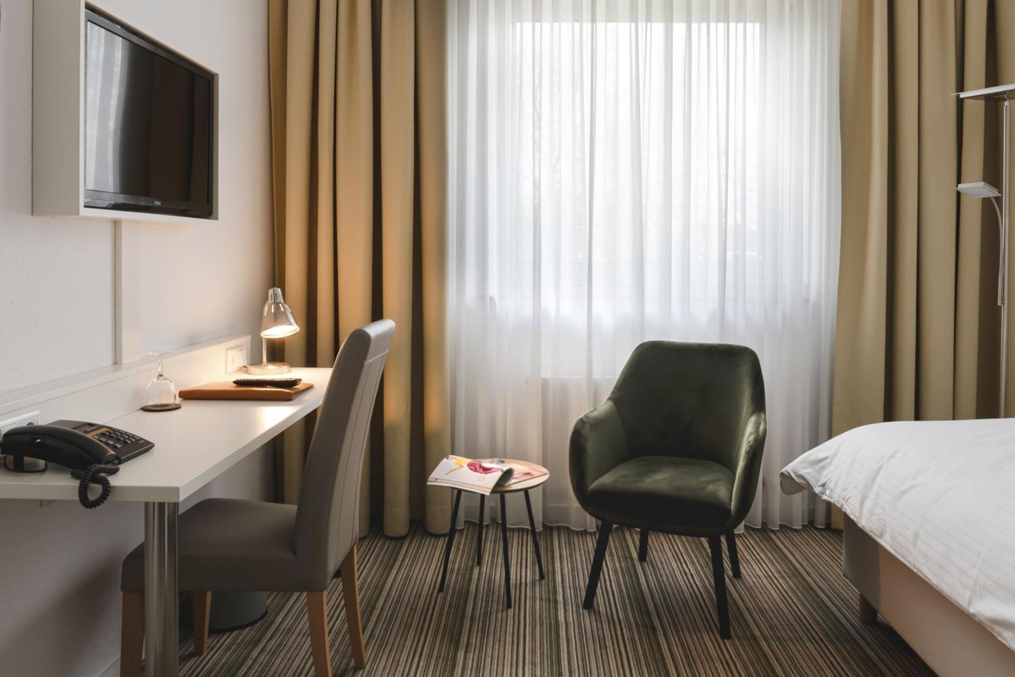Hotel Astra Дюселдорф Екстериор снимка
