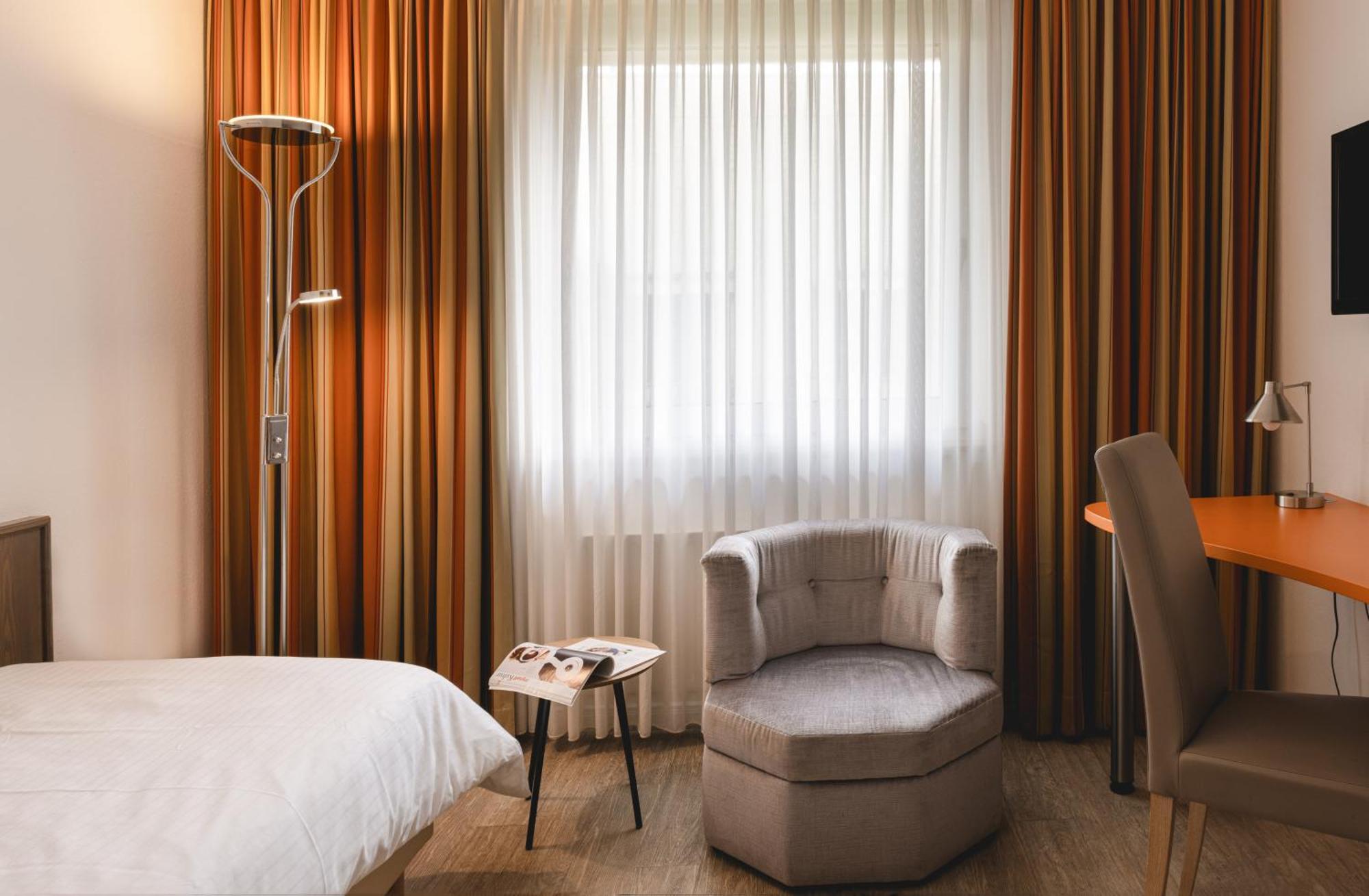 Hotel Astra Дюселдорф Екстериор снимка