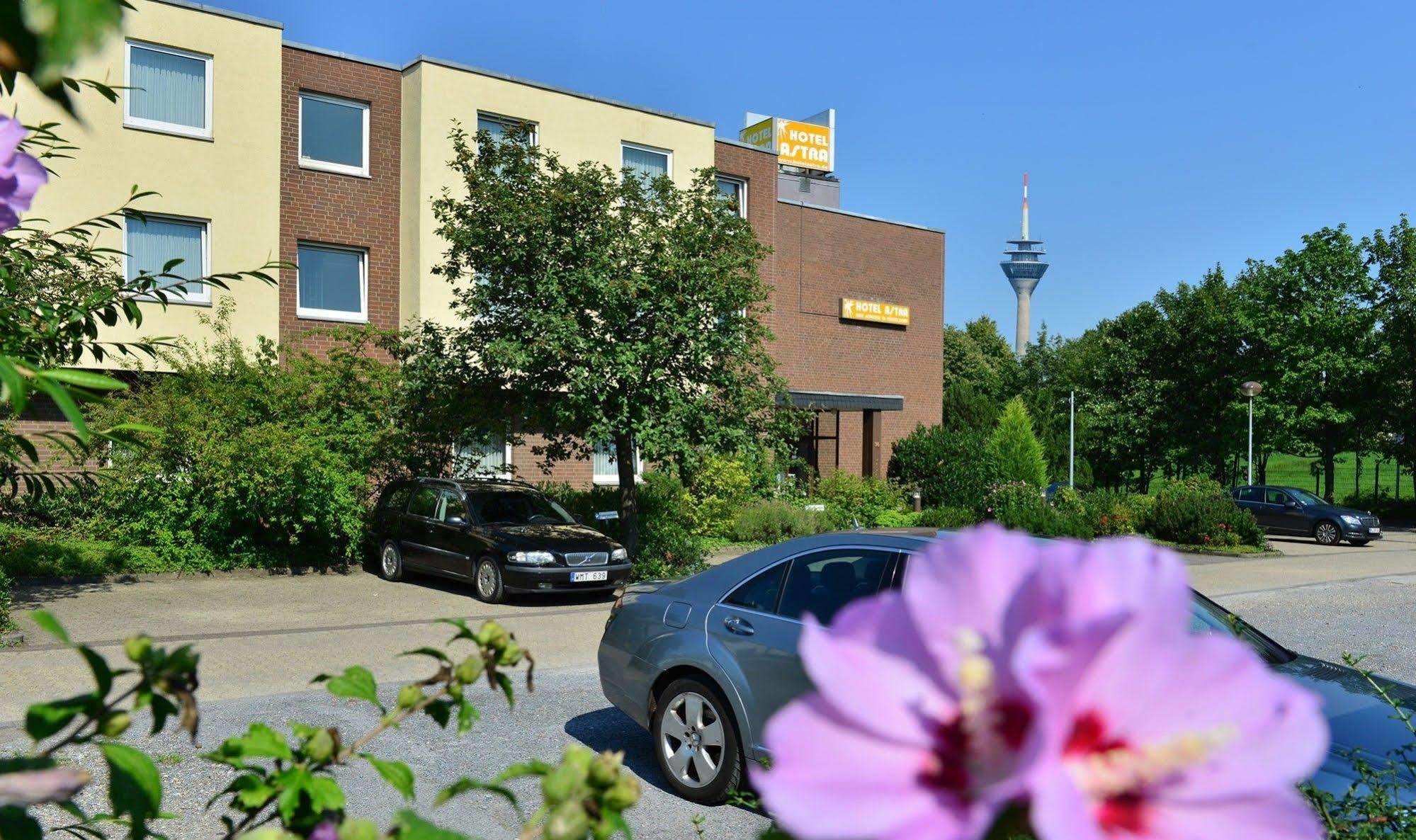 Hotel Astra Дюселдорф Екстериор снимка